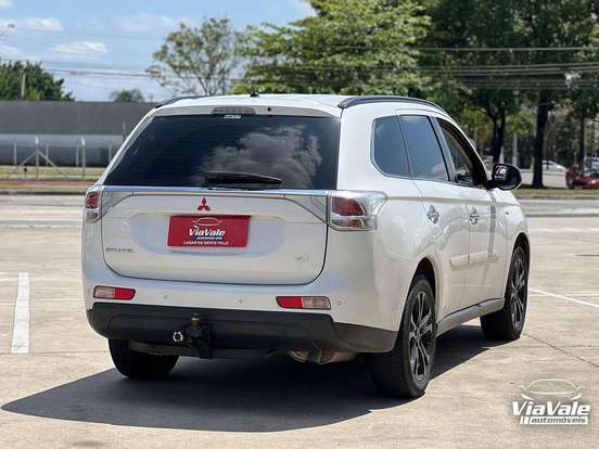MITSUBISHI-OUTLANDER-3.0 GT 4X4 V6 24V GASOLINA 4P AUTOMÁTICO MITSUBISHI-OUTLANDER-2013