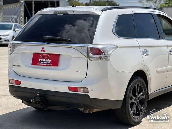 MITSUBISHI-OUTLANDER-2013