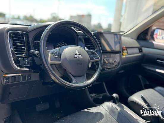 MITSUBISHI-OUTLANDER-2013