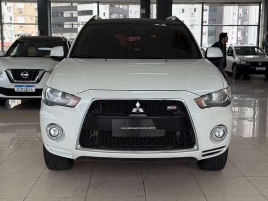 MITSUBISHI-OUTLANDER-2012