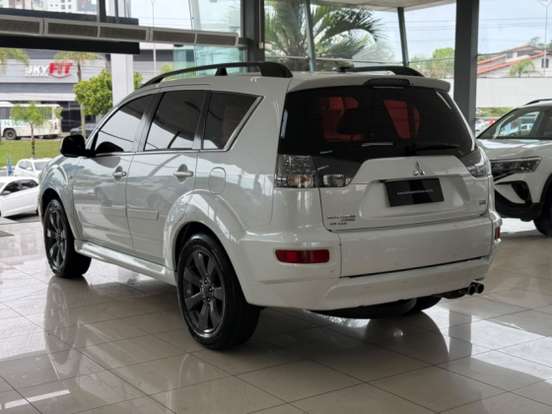 MITSUBISHI-OUTLANDER-2012