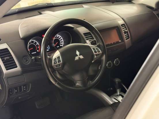 MITSUBISHI-OUTLANDER-3.0 GT 4X4 V6 24V GASOLINA 4P AUTOMÁTICO MITSUBISHI-OUTLANDER-2012