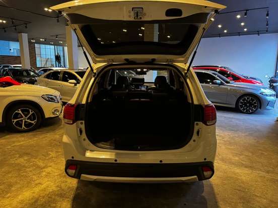 MITSUBISHI-OUTLANDER-3.0 GT 4X4 V6 24V GASOLINA 4P AUTOMÁTICO MITSUBISHI-OUTLANDER-2015