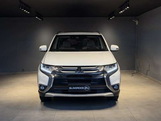 MITSUBISHI-OUTLANDER-3.0 GT 4X4 V6 24V GASOLINA 4P AUTOMÁTICO MITSUBISHI-OUTLANDER-2017