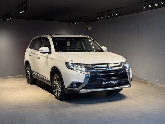 MITSUBISHI-OUTLANDER-3.0 GT 4X4 V6 24V GASOLINA 4P AUTOMÁTICO MITSUBISHI-OUTLANDER-2017