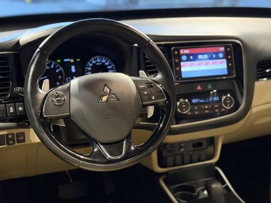 MITSUBISHI-OUTLANDER-3.0 GT 4X4 V6 24V GASOLINA 4P AUTOMÁTICO MITSUBISHI-OUTLANDER-2017