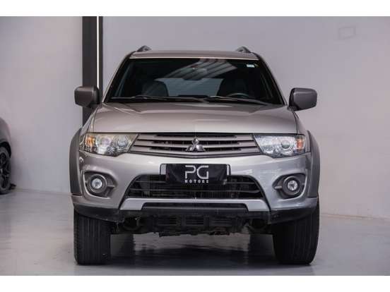 MITSUBISHI-PAJERO-2017