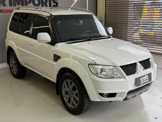 MITSUBISHI-PAJERO TR4-2.0 4X2 16V 140CV FLEX 4P AUTOMÁTICO MITSUBISHI-PAJERO TR4-2013