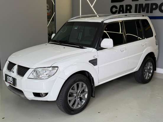 MITSUBISHI-PAJERO TR4-2.0 4X2 16V 140CV FLEX 4P AUTOMÁTICO MITSUBISHI-PAJERO TR4-2013