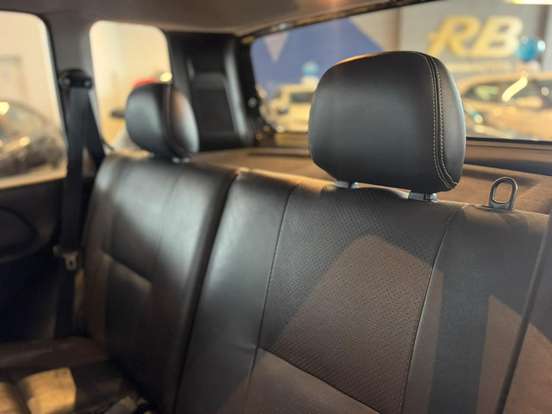 MITSUBISHI-PAJERO TR4-2012