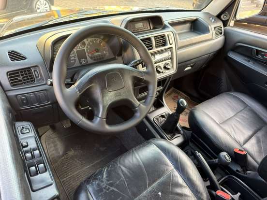 MITSUBISHI-PAJERO TR4-2004