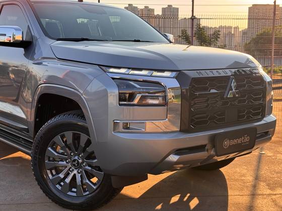 MITSUBISHI TRITON 2.4 BITURBO DIESEL CD HPE 4X4 AUTOMÁTICO