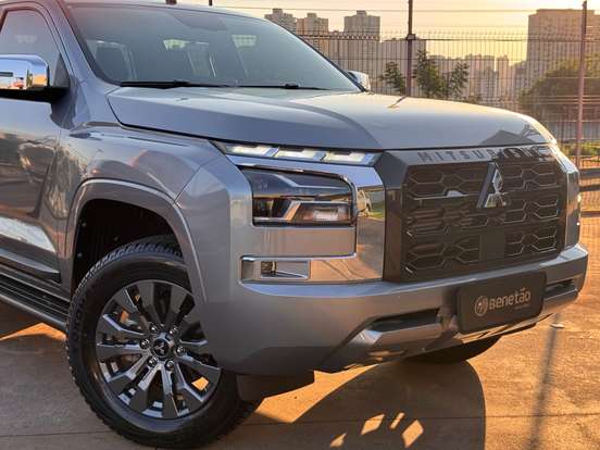 MITSUBISHI-TRITON-2025
