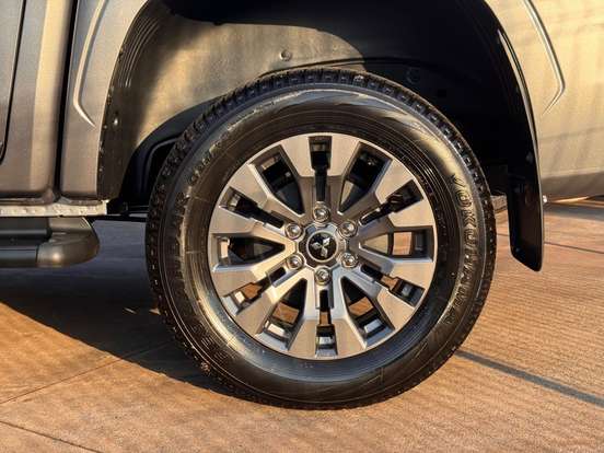 MITSUBISHI-TRITON-2025