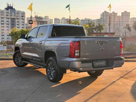 MITSUBISHI-TRITON-2.4 BITURBO DIESEL CD HPE 4X4 AUTOMÁTICO MITSUBISHI-TRITON-2025