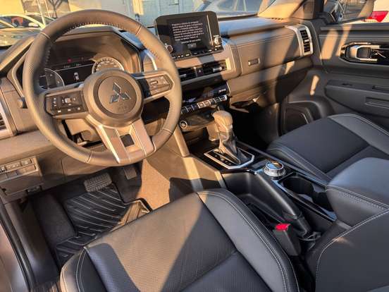 MITSUBISHI-TRITON-2.4 BITURBO DIESEL CD HPE 4X4 AUTOMÁTICO MITSUBISHI-TRITON-2025