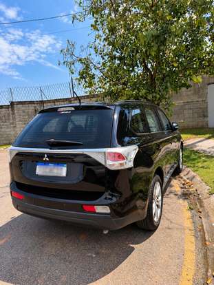 MITSUBISHI-OUTLANDER-2013