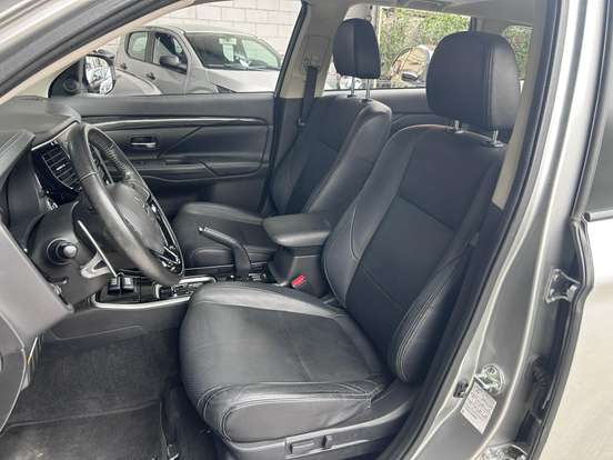 MITSUBISHI-OUTLANDER-2018