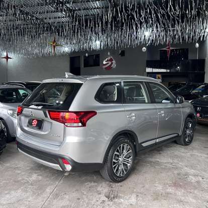 MITSUBISHI-OUTLANDER-2018