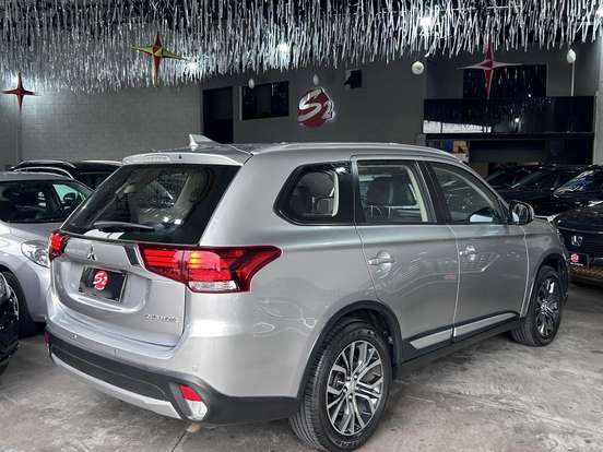 MITSUBISHI-OUTLANDER-2.0 COMFORT 16V GASOLINA 4P AUTOMÁTICO MITSUBISHI-OUTLANDER-2018