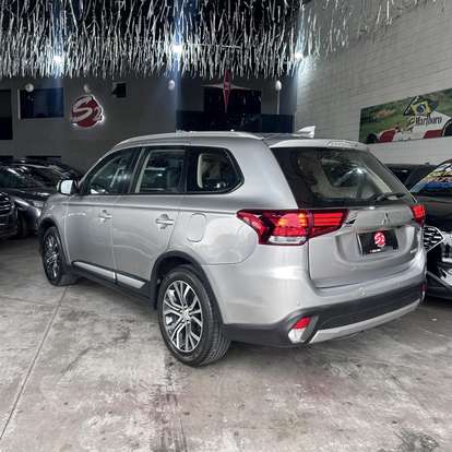 MITSUBISHI-OUTLANDER-2018