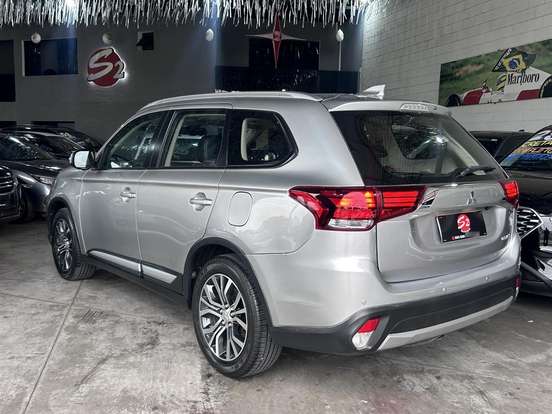 MITSUBISHI-OUTLANDER-2.0 COMFORT 16V GASOLINA 4P AUTOMÁTICO MITSUBISHI-OUTLANDER-2018