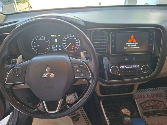 MITSUBISHI OUTLANDER 3.0 GT 4X4 V6 24V GASOLINA 4P AUTOMÁTICO