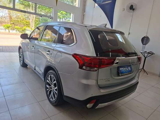 MITSUBISHI-OUTLANDER-3.0 GT 4X4 V6 24V GASOLINA 4P AUTOMÁTICO MITSUBISHI-OUTLANDER-2017