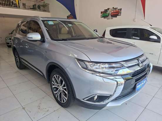 MITSUBISHI-OUTLANDER-3.0 GT 4X4 V6 24V GASOLINA 4P AUTOMÁTICO MITSUBISHI-OUTLANDER-2017