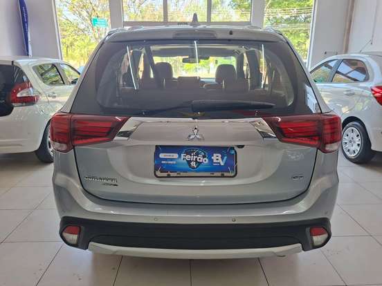 MITSUBISHI-OUTLANDER-2017
