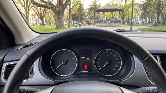 MITSUBISHI-OUTLANDER-2013