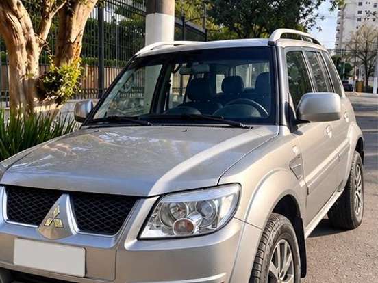 MITSUBISHI-PAJERO TR4-2.0 4X2 16V 140CV FLEX 4P AUTOMÁTICO MITSUBISHI-PAJERO TR4-2013