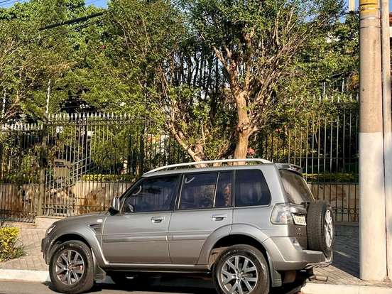 MITSUBISHI-PAJERO TR4-2.0 4X2 16V 140CV FLEX 4P AUTOMÁTICO MITSUBISHI-PAJERO TR4-2013
