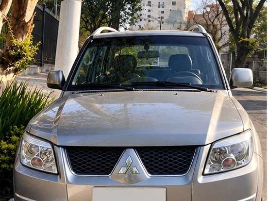MITSUBISHI-PAJERO TR4-2.0 4X2 16V 140CV FLEX 4P AUTOMÁTICO MITSUBISHI-PAJERO TR4-2013
