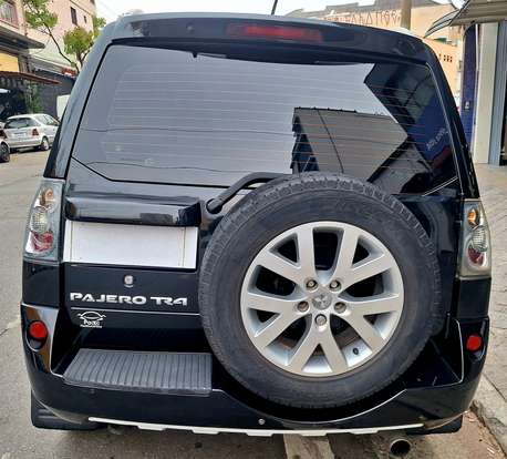 MITSUBISHI-PAJERO TR4-2011