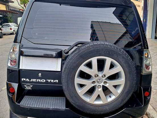 MITSUBISHI-PAJERO TR4-2.0 4X4 16V 140CV FLEX 4P AUTOMÁTICO MITSUBISHI-PAJERO TR4-2011