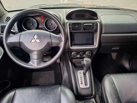 MITSUBISHI-PAJERO TR4-2.0 4X4 16V 140CV FLEX 4P AUTOMÁTICO MITSUBISHI-PAJERO TR4-2011