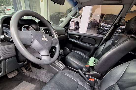 MITSUBISHI-PAJERO TR4-2011