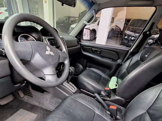 MITSUBISHI-PAJERO TR4-2.0 4X4 16V 140CV FLEX 4P AUTOMÁTICO MITSUBISHI-PAJERO TR4-2011