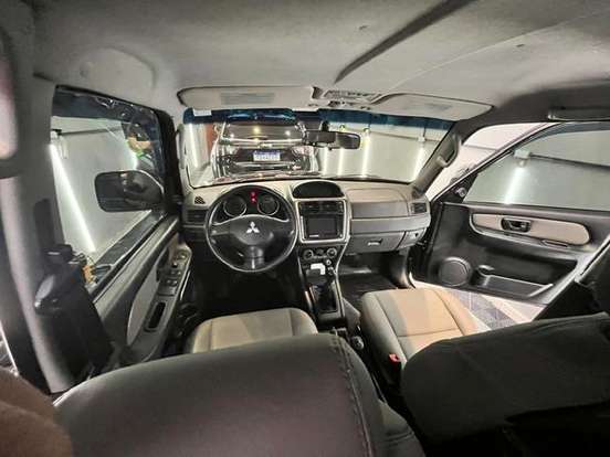 MITSUBISHI-PAJERO TR4-2010
