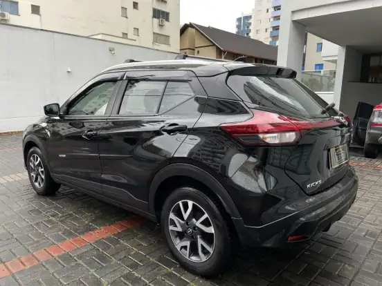 NISSAN-KICKS-2023