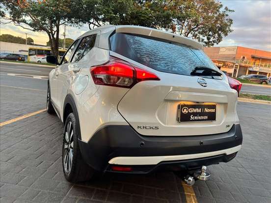 NISSAN-KICKS-2020
