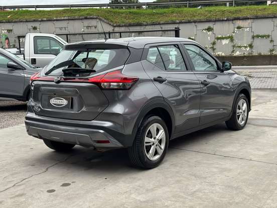 NISSAN-KICKS PLAY-2025