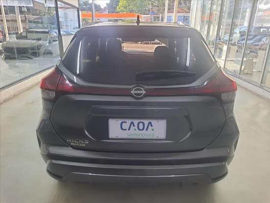 NISSAN-KICKS PLAY-2025