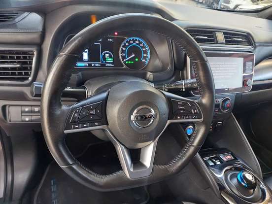 NISSAN-LEAF-2021