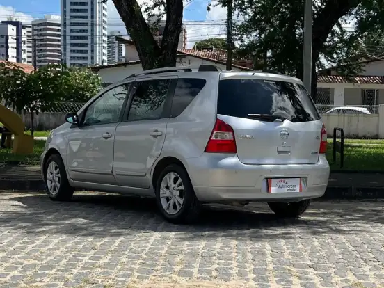 NISSAN-LIVINA-2012