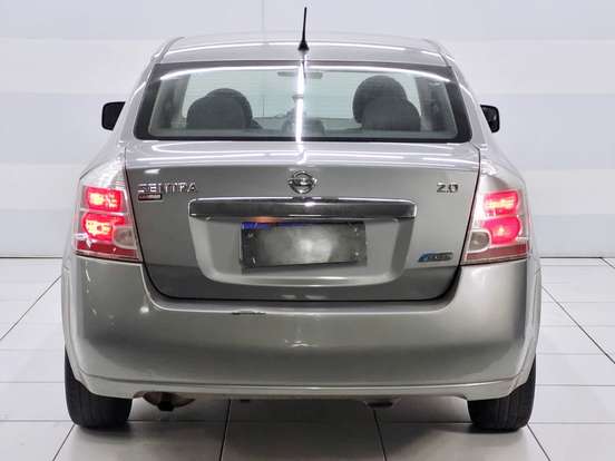 NISSAN-SENTRA-2010