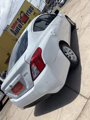NISSAN-VERSA-2015