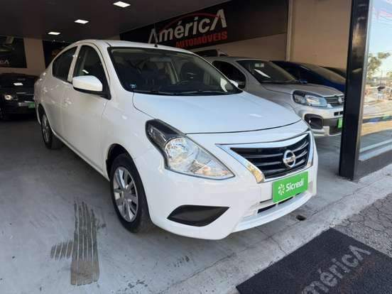 NISSAN-VERSA-2017