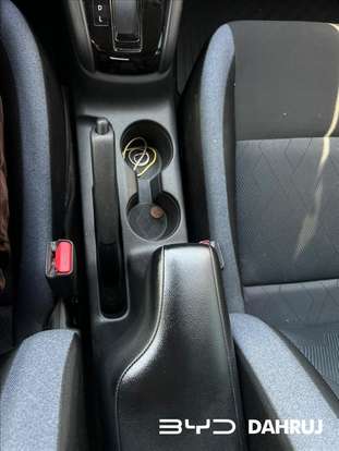 NISSAN-VERSA-2023